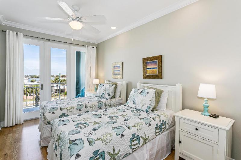 415 Fort Pickens Rd - image 22