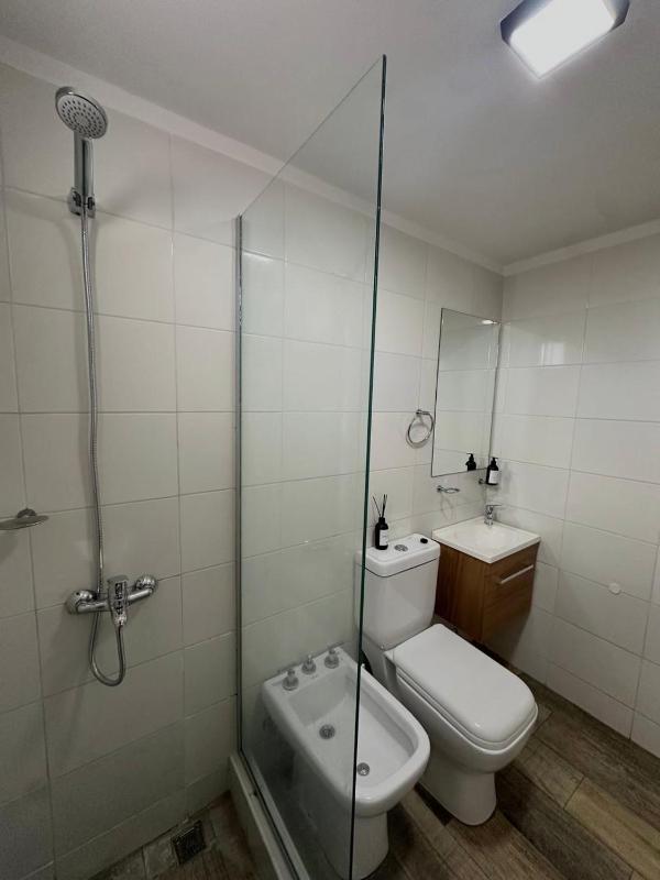 Monoambiente con terraza privada y cochera en Pinamar - image 9