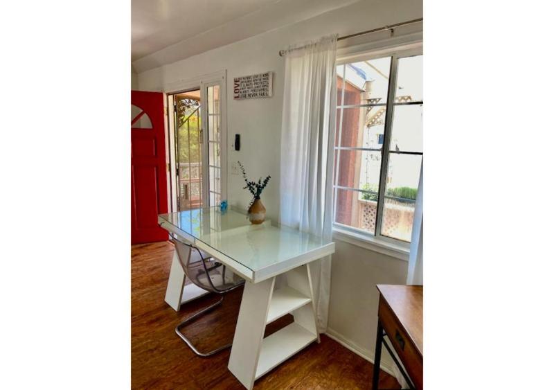 1 Bedroom w Small bonus room. Private LA Home. - image 3