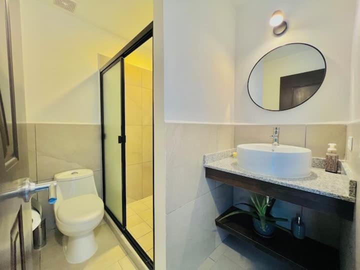 Everything Nearby in San Salvador Fam & Pet Fdly - image 10