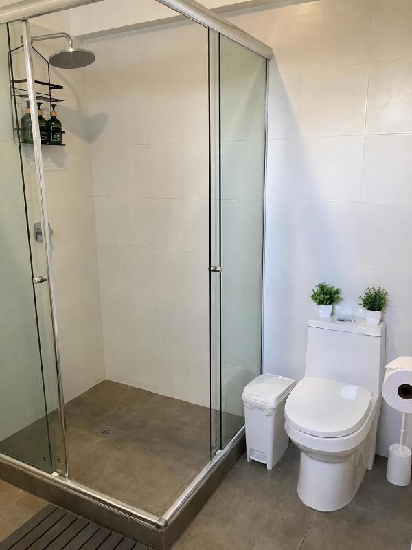 Modern Miraflores 2BR Flat Park View Balcony King Bed - image 14