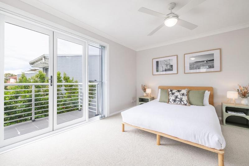 Sandcastles 1 8 Ala Moana Way - air conditioned townhouse with Wi-Fi and Complex Pool - image 4