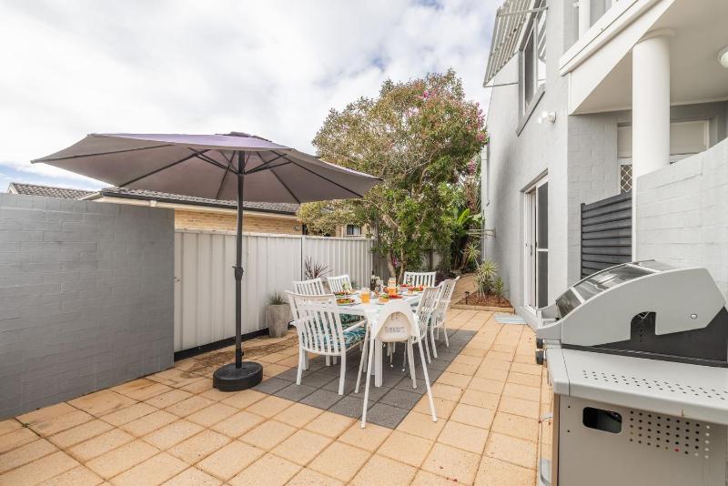 Sandcastles 1 8 Ala Moana Way - air conditioned townhouse with Wi-Fi and Complex Pool - image 34