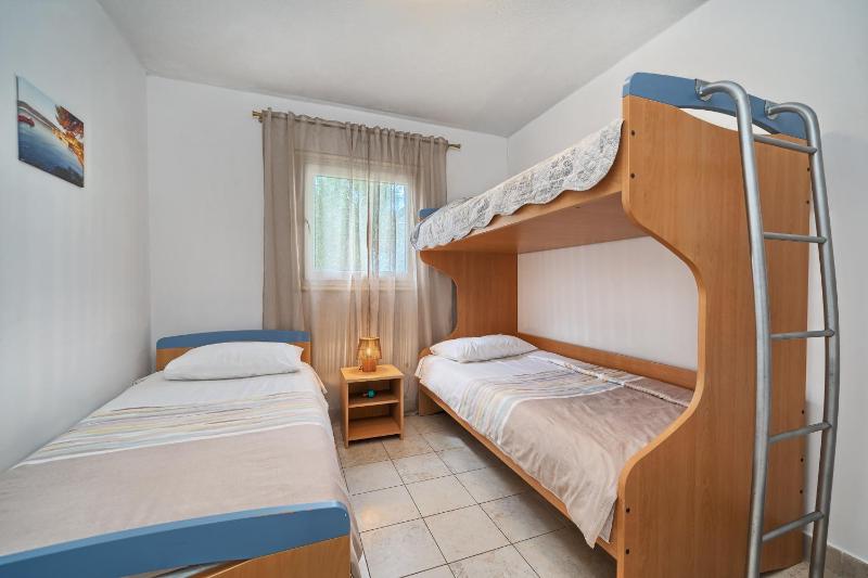 Apartments by the sea Kastel Stafilic Kastela - 27151 - image 11