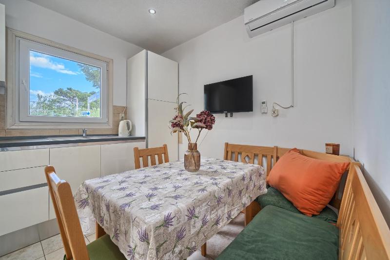 Apartments by the sea Kastel Stafilic Kastela - 27151 - image 6