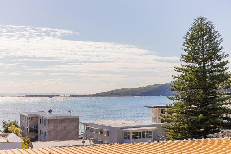 The Crest 6 6-8 Tomaree Rd - Bay Views Coastal Escape 100 metres to Shoal Bay Beach - image 27
