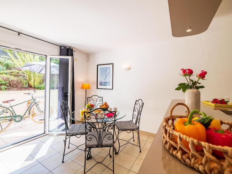 Central Arcachon Apartment Stay - image 5