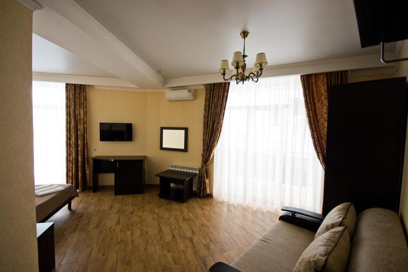 Quadruple Room with Balcony image 3