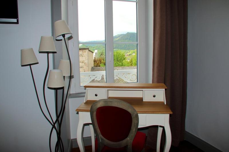 Double Room with Balcony image 3