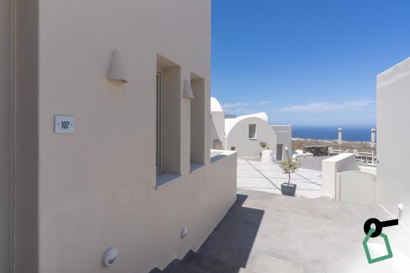 Hotiday Santorini Oia - image 36