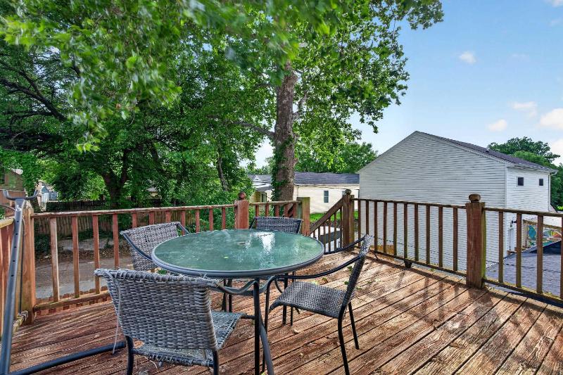 Spacious Historic House Near Louisville Sites - image 23