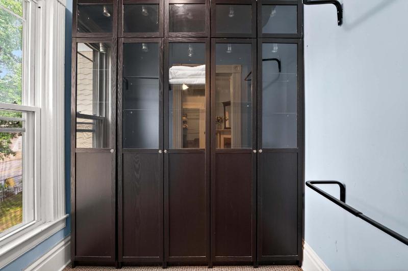 Spacious Historic House Near Louisville Sites - image 7