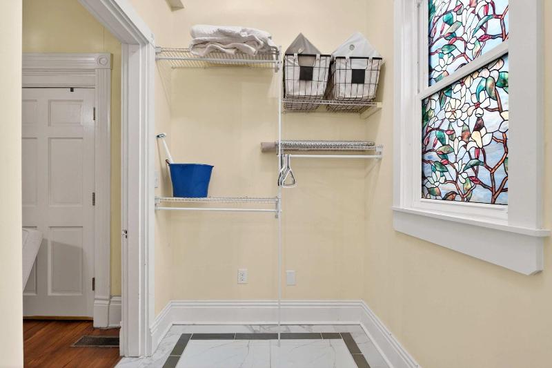 Spacious Historic House Near Louisville Sites - image 25