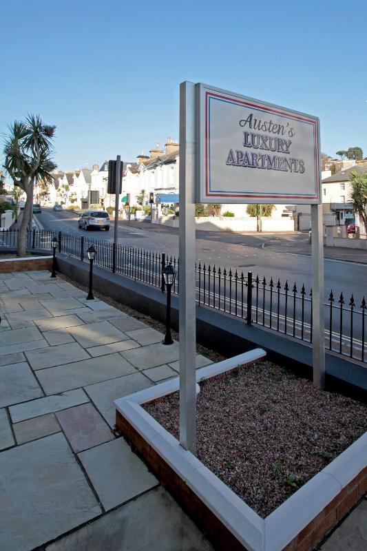 Austens Apartments - image 3