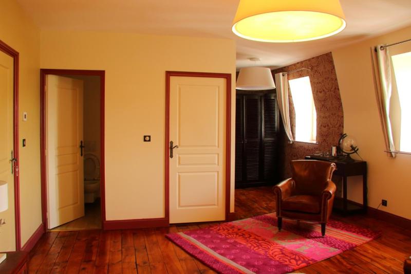 Double Room image 3