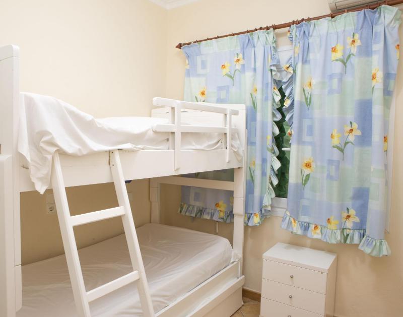 Two-Bedroom Apartment with Sea View (1-5 Adults) image 4