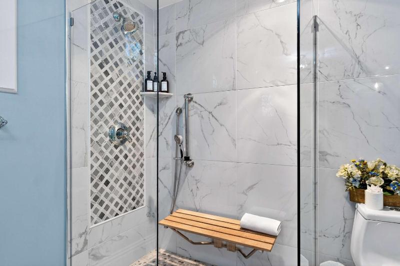 Tranquil Retreat amidst Clifton & Crescent Hill's Vibrant Energy - image 35