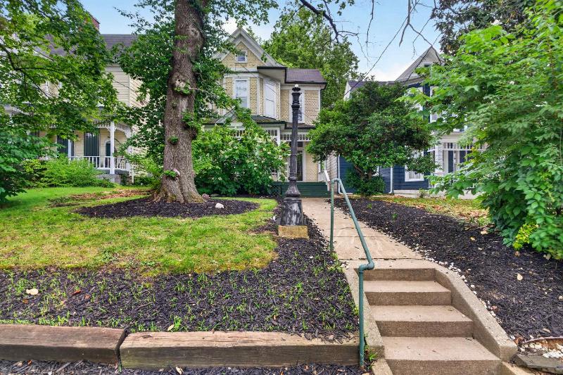 Tranquil Retreat amidst Clifton & Crescent Hill's Vibrant Energy - image 39