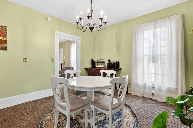 Charming Apartment in bustling Clifton & Crescent Hill - image 27