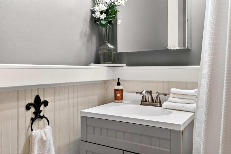 Charming Apartment in bustling Clifton & Crescent Hill - image 16