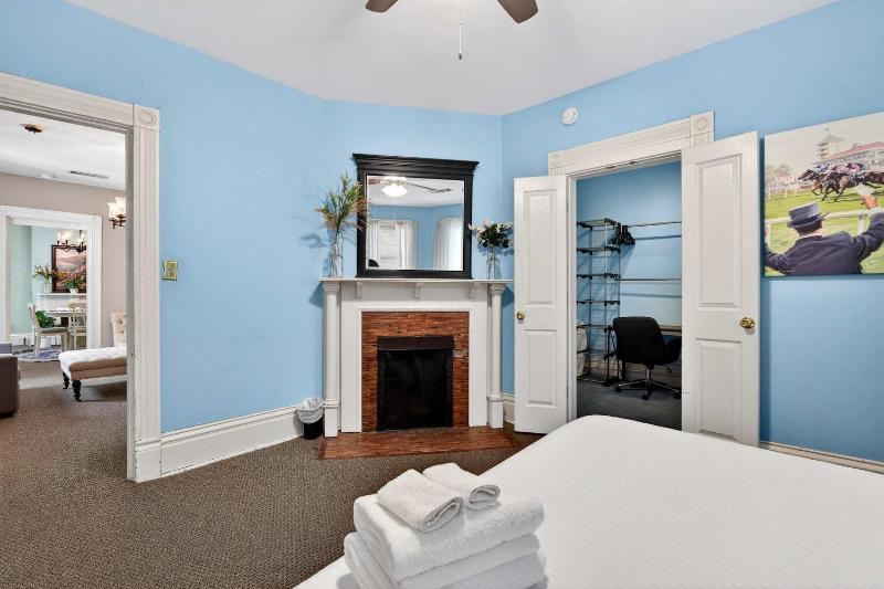 Charming Apartment in bustling Clifton & Crescent Hill - image 26