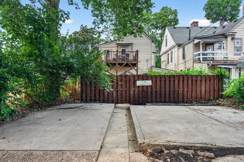 Charming Apartment in bustling Clifton & Crescent Hill - image 21