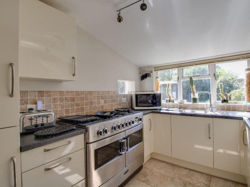 Honeypot Cottage - image 8