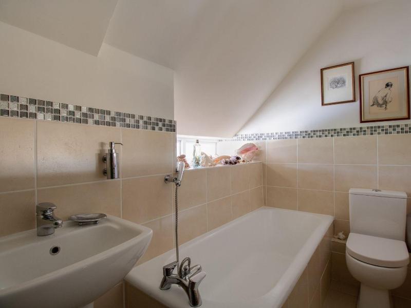 Honeypot Cottage - image 11