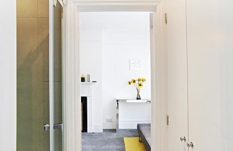 Suite 9 image 4