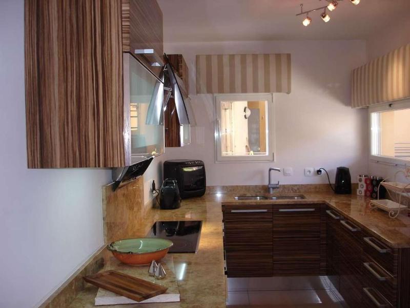 Apartment - Sleeps 4 - Parking - Pool - Sea Views - image 9