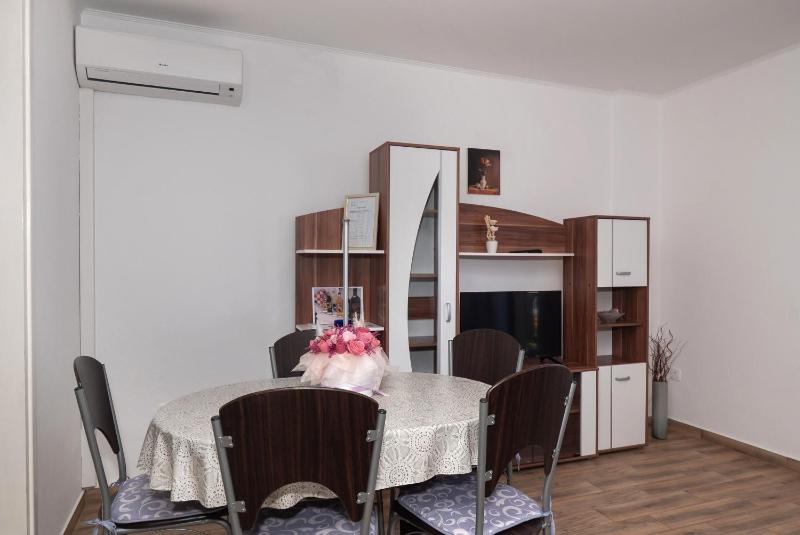 Apartments Katica - image 12