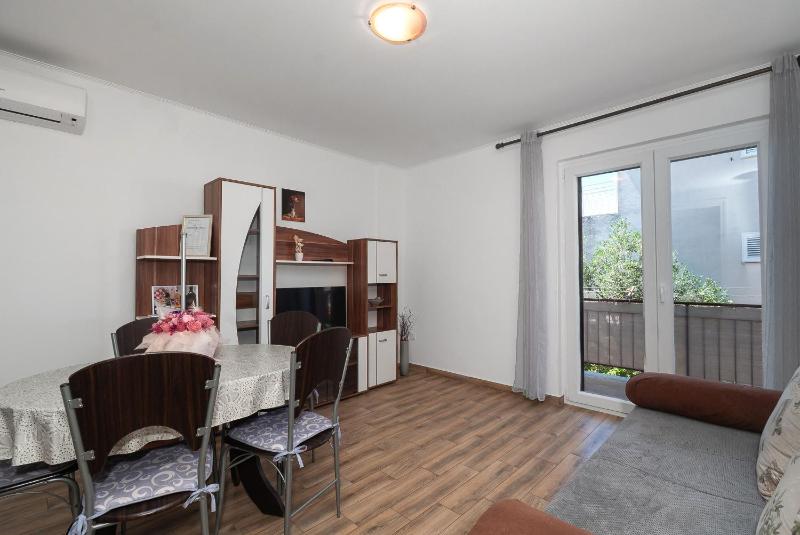 Apartments Katica - image 9