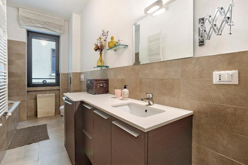Apartment In Milan Close To Mm2 - image 5