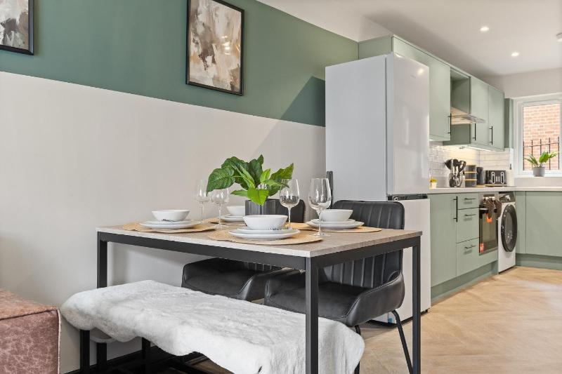 Victoria Court • Stay Angels - image 21