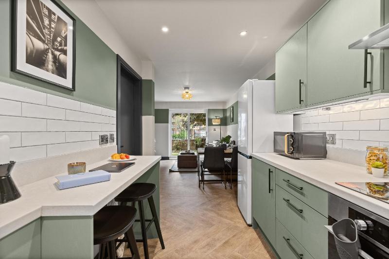 Victoria Court • Stay Angels - image 19