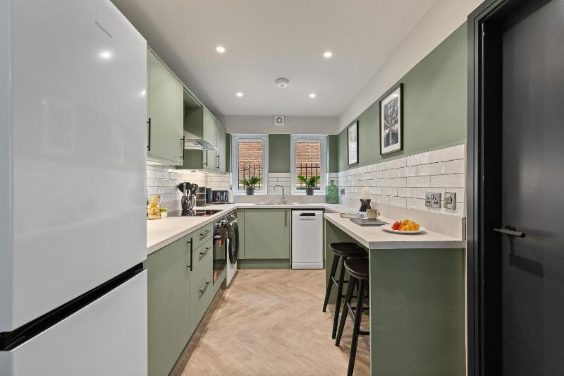 Victoria Court • Stay Angels - image 20
