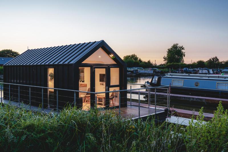 Tattenhall Marina Floating Pods - image 22