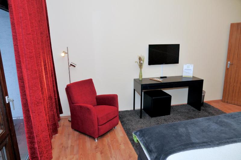 Double Room with Balcony image 4