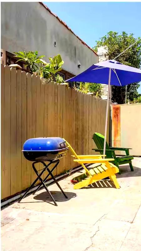 1 Bedroom w Small bonus room. Private LA Home. - image 2