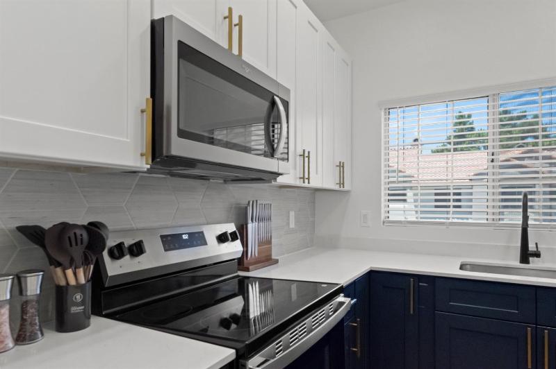 Golfers 2BR 2 Min to Dine & Shop Fully Stocked - image 43