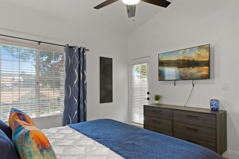Golfers 2BR 2 Min to Dine & Shop Fully Stocked - image 35