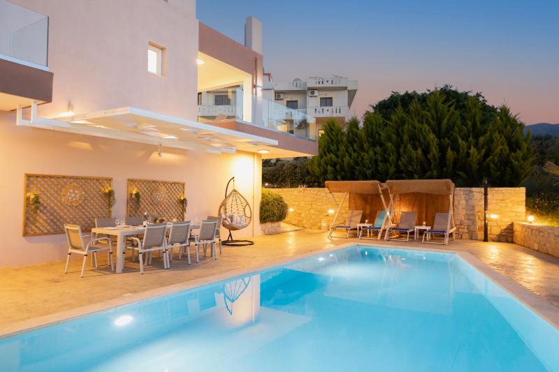 Allas Villa Heated Pool - image 19