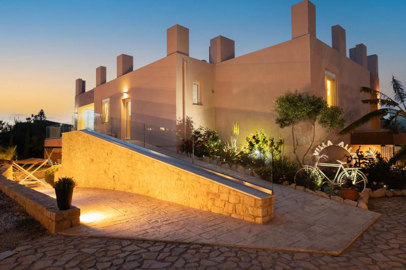 Allas Villa Heated Pool - image 22