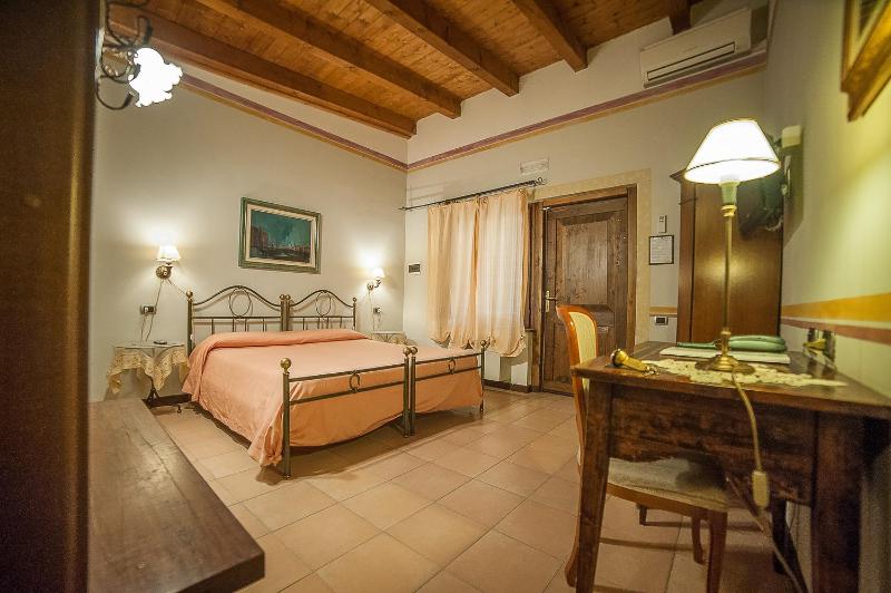 Double or Twin Room image 2