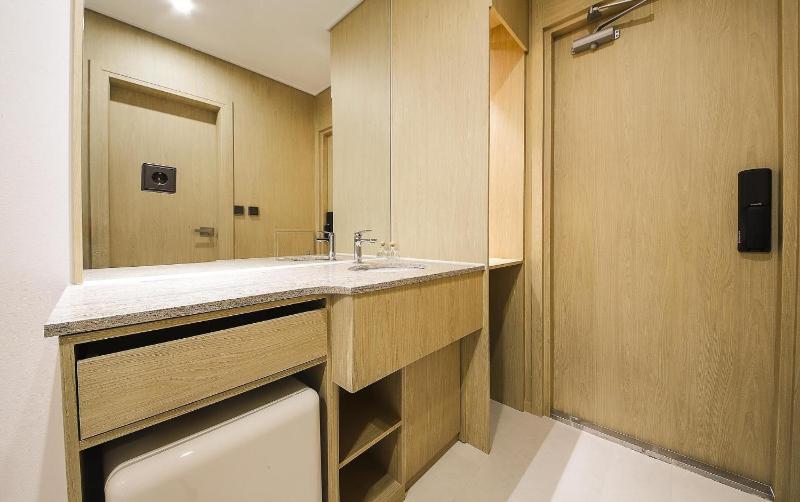 Busan Seomyeon Nestly Hotel - image 13