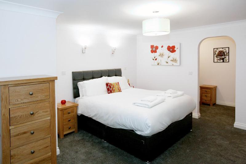 Austens Apartments - image 21