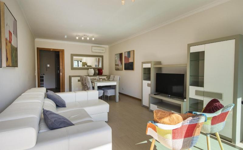 B16 - Sunbeam Apartment in Praia da Rocha - image 6