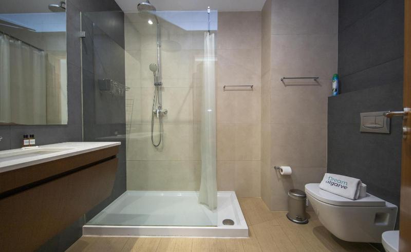 B16 - Sunbeam Apartment in Praia da Rocha - image 15