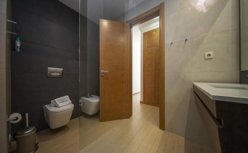 B16 - Sunbeam Apartment in Praia da Rocha - image 4
