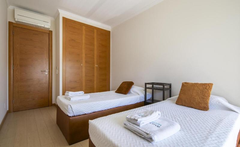 B16 - Sunbeam Apartment in Praia da Rocha - image 8